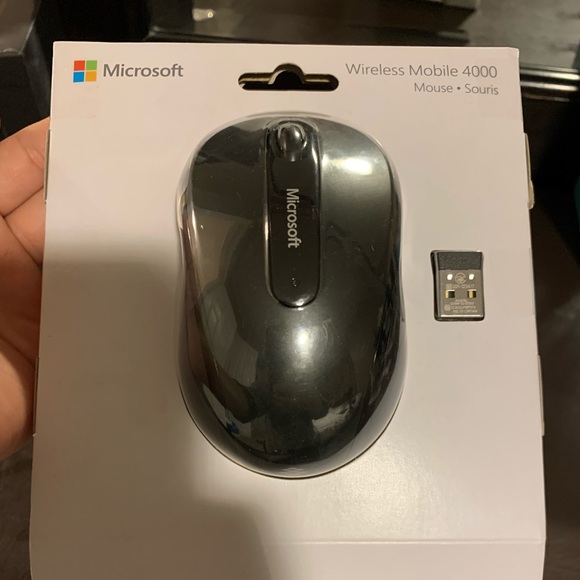 Brand new in box Microsoft wireless Mouse 4000 - Picture 1 of 3